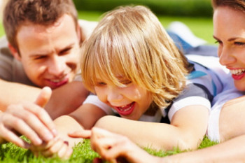آموزش بازی با کودکان،بازی با کودک برای افزایش سرعت عمل و تمرکز