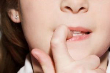 چطوری فرزندم را از خوردن ناخن منع کنم؟