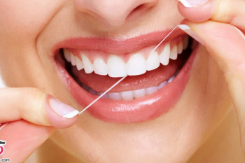 زمان مناسب برای استفاده از نخ دندان و نحوه صحیح نخ دندان کشیدن