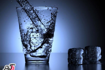 معایب نوشیدن آب یخ برای سلامتی کبد و بدن