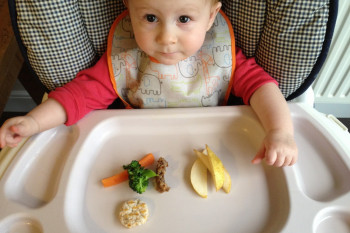 غذا کمکی به نوزاد 6 ماهه