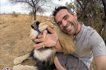 کوین ریچاردسون (محافظ پارک وحش)و زندگی او با شیر ها