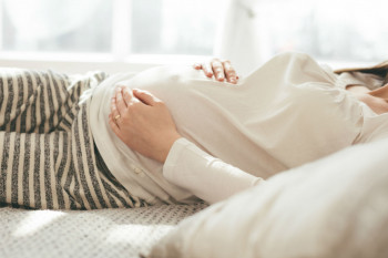 راهکارهایی برای بیدار کردن جنین در رحم/ با جنین صحبت کنید