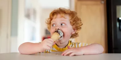 بهترین سن برای دادن بستنی به کودکان چه سنی است ؟