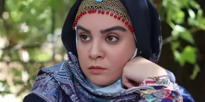 چهره زیبای ماه کاووس دختر عمو کاووس در ”نون خ” کنار پدر واقعی اش !!