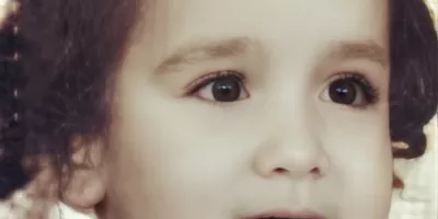 چشمان خمار این کودک معروف و هیکلی را شناختید ؟ راهنمایی : بازیگر مرد است و مجرد !