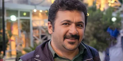 چهره پر از غم پسر بزرگ شهرام عبدلی بدون حضور پدرش !
