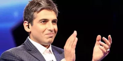 عاشقانه ای دلبرانه از آقای بازیگر و خواهر بسیار جوانش در شب تولدش !