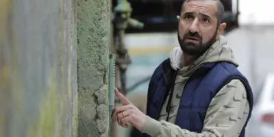 داش مُری سریال نیوکمپ در کنار ساحل با خانواده واقعی اش !