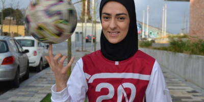 این دختر ایرانی طرفداران رونالدینیو را در جام جهانی قطر شگفت زده کرد!