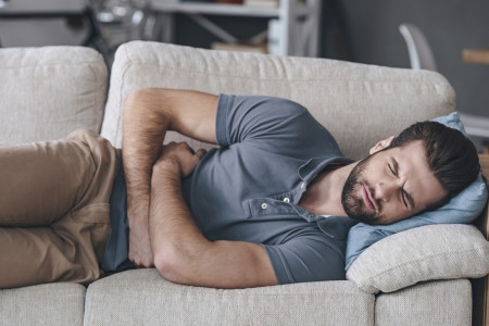 چرا سمت چپ زیر شکم درد میگیرد؟
