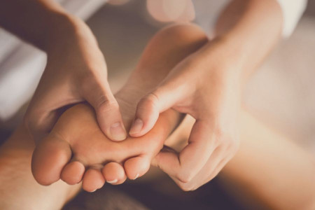 ماساژ پاها ؛ راهکار جادویی برای رفع سردرد