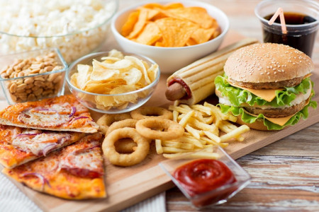 مواد غذایی که باعث چاقی شکم میشوند