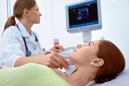 علائم کم کاری تیروئید چیست و چگونه درمان میشود؟