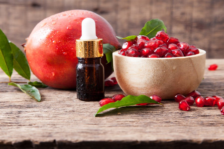 تاثیر شگفت انگیز روغن هسته انار در جلوگیری از پیری و چین و چروک پوست