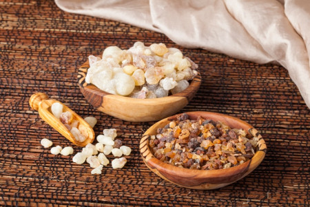 فواید کندر و روغن سقز