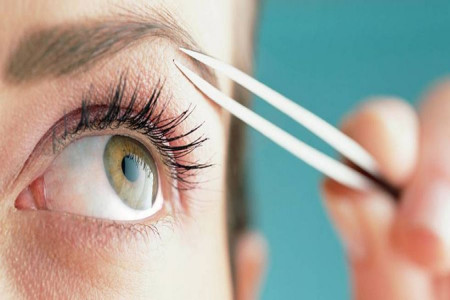 ریزش ابرو نشانه کدام بیماری است؟