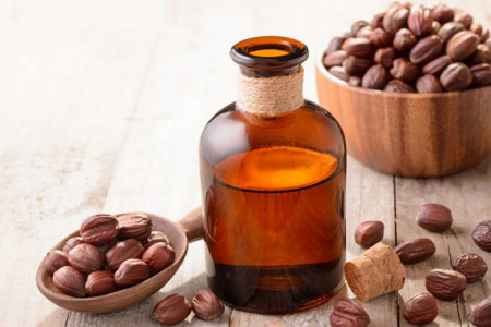 چرا از روغن جوجوبا برای صورت استفاده کنیم؟