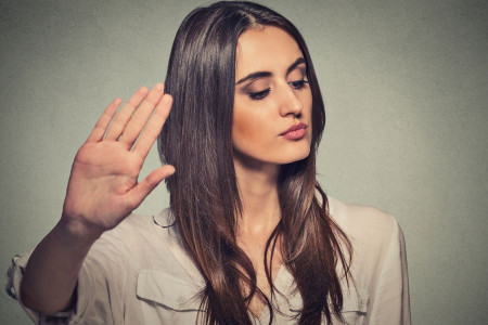 چگونه با آدم دو بهم زن و خبرچین برخورد کنیم؟