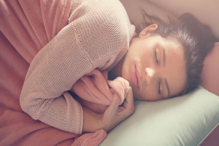 دلیل خواب زیاد خانمها چیست؟