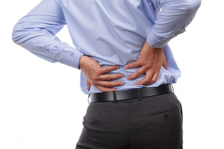 چرا وقتی سرفه میکنم کمرم درد میگیرد؟