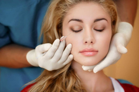 تزریق چربی زیر چشم چه تفاوتی با تزریق ژل دارد؟