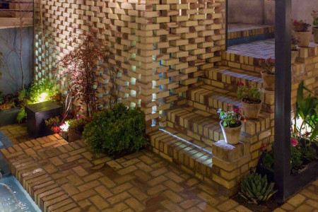 چگونه حیاط خانه را زیبا کنیم؟