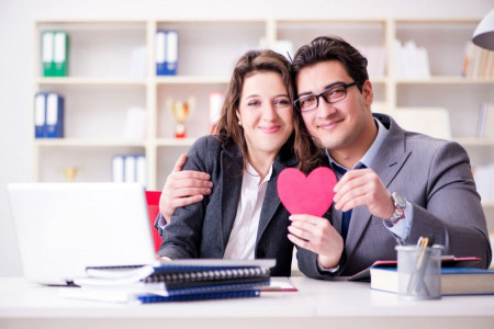 ازدواج با همکار چه مزایا و معایبی دارد؟