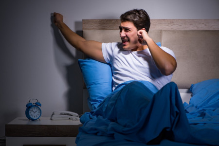 سر و صدای همسایه در صورتیکه قبلا تذکر دادیم قابل شکایت است ؟