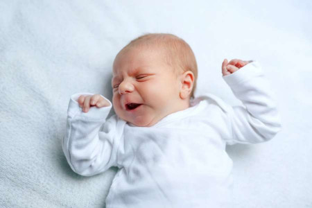 علائم بیش فعالی در نوزادان چیست ؟