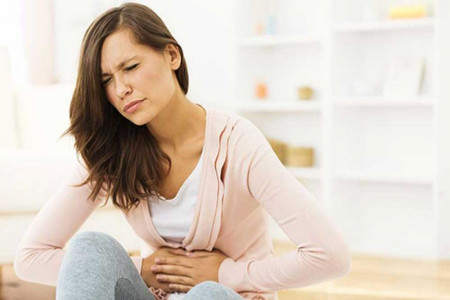 علت و درمان دیسمنوره (dysmenorrhea) یا قاعدگی دردناک چیست ؟