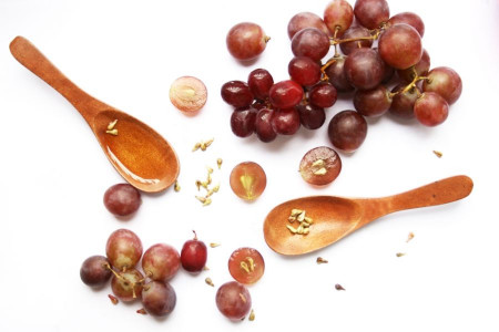 خواص هسته انگور : بررسی عوارض و فواید دارویی و درمانی هسته انگور