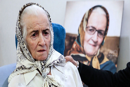 ملکه رنجبر در بستر بیماری است