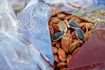 جاسازی ماهرانه تریاک در تخمه ژاپنی + فیلم