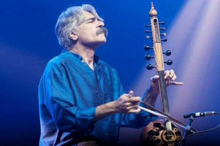 حسین کلهر جایزه اش را به شجریان اهدا کرد.