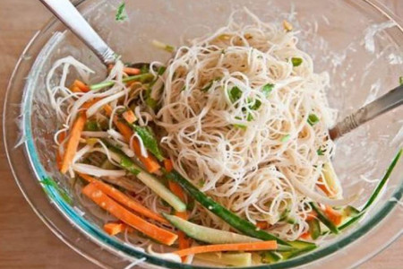 طرز تهیه و دستور پخت سالاد نودل