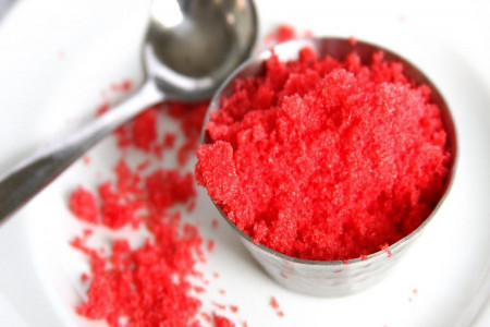 شکر سرخ یا طبرزد چیست و چه خواصی دارد؟