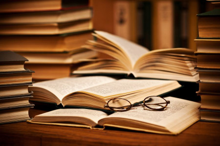 شعر روز کتابخوانی : گلچینی از اشعار ناب درباره کتاب و کتابخوانی