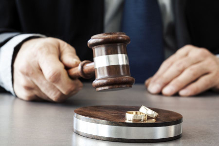 طلاق به دلیل عسر و حرج چه شرایط و قوانینی دارد ؟