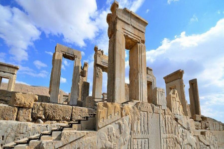 فاجعه جبران ناپذیر بارش بارانهای اسیدی بر سر تخت جمشید