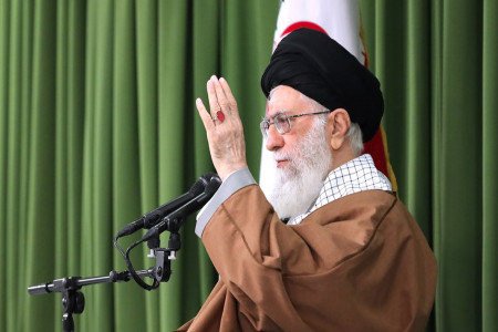 پاسخ رهبر معظم انقلاب به نامه شمخانی درباره حوادث اخیر