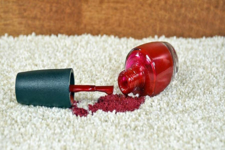 تکنیک های معجزه آسا برای از بین بردن لکه لاک از روی فرش