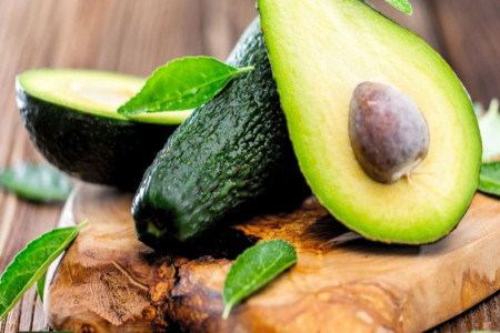 آشنایی با کالری، ارزش غذایی و خواص آووکادو