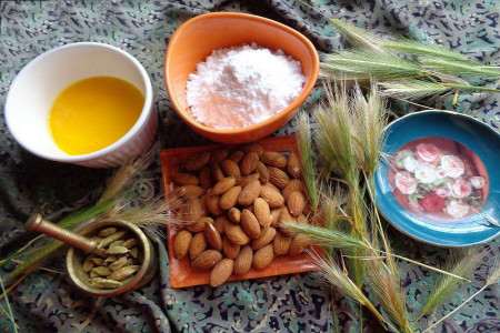 پخت شیرینی حاجی بادام شیرینی سنتی یزدی
