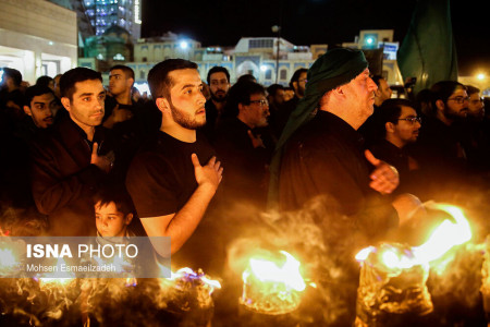 تصاویر آیین مشعل گردانی مشهد در شب تاسوعا