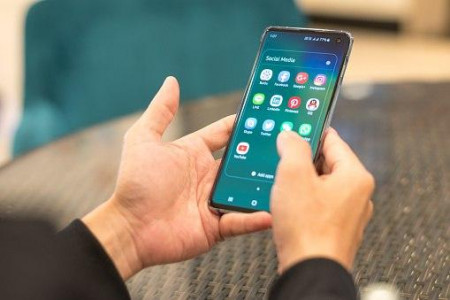 کدام رابط کاربری گوشی را ترجیح می دهید؟