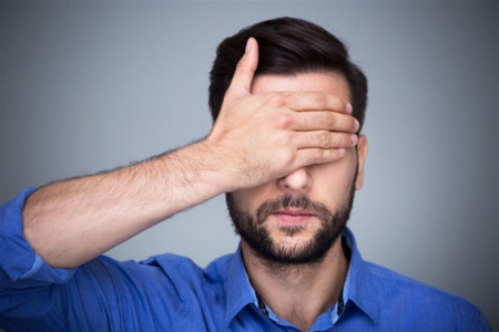 لرزش غیر عادی پلک چشم چه علتی دارد؟