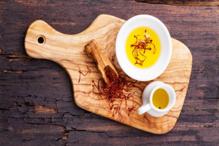 فواید شگفت انگیز روغن زعفران برای سلامتی بدن چیست؟