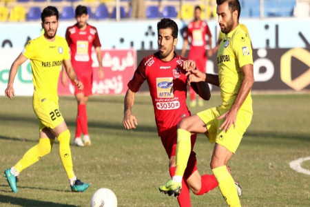 برد پرسپولیس در ماهشهر با یک بازی پر حاشیه