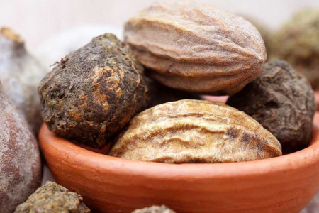 هلیله سیاه چیست و چه خواصی دارد؟